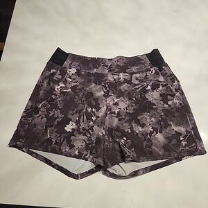 Athleta Brooklyn Shorts Size 12 New Lumen Floral Black